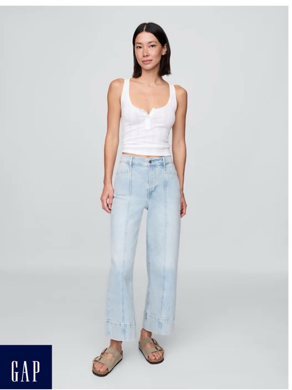 GAP Women’s Light Blue Relaxed Denim Jeans. Size 28 tall / 6 tall